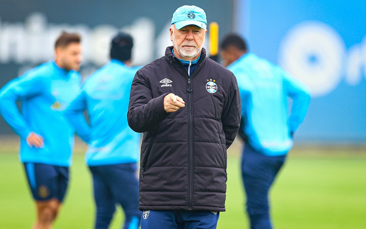 Mano Menezes em treinamento do Grêmio. (Foto: Angelo Pieretti/Grêmio FBPA)