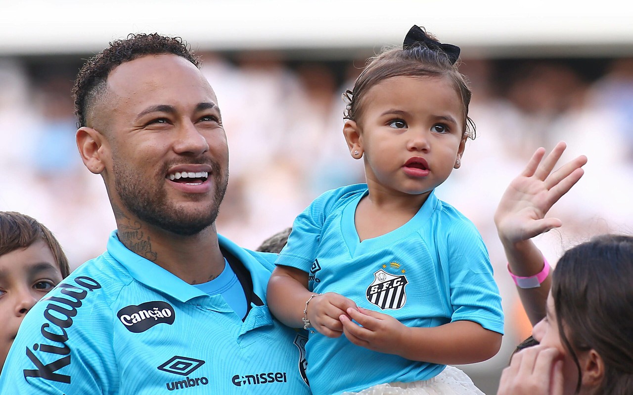 SP - SANTOS - 01/06/2025 - BRASILEIRO A 2025, SANTOS X BOTAFOGO - Neymar jogador do Santos durante aquecimento antes da partida contra o Botafogo no estadio Vila Belmiro pelo campeonato Brasileiro A 2025. Foto: Mauricio De Souza/AGIF