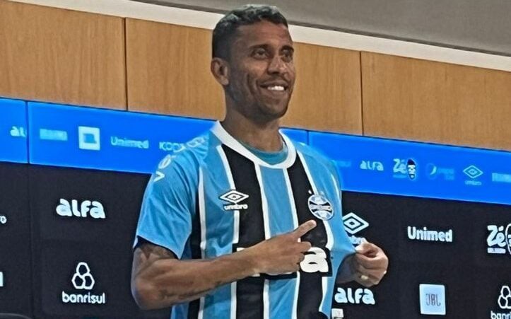 Marcos Rocha em sua apresentação no Grêmio. (Foto: Lucas Uebel/Grêmio FBPA)