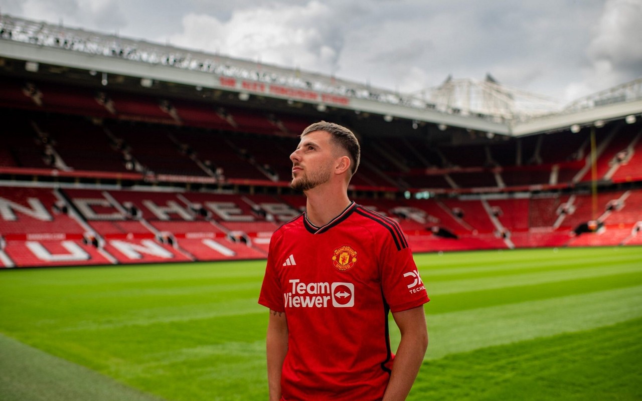 Mount na sua apresentação em Old Trafford (Foto: Divulgação / Manchester United)
