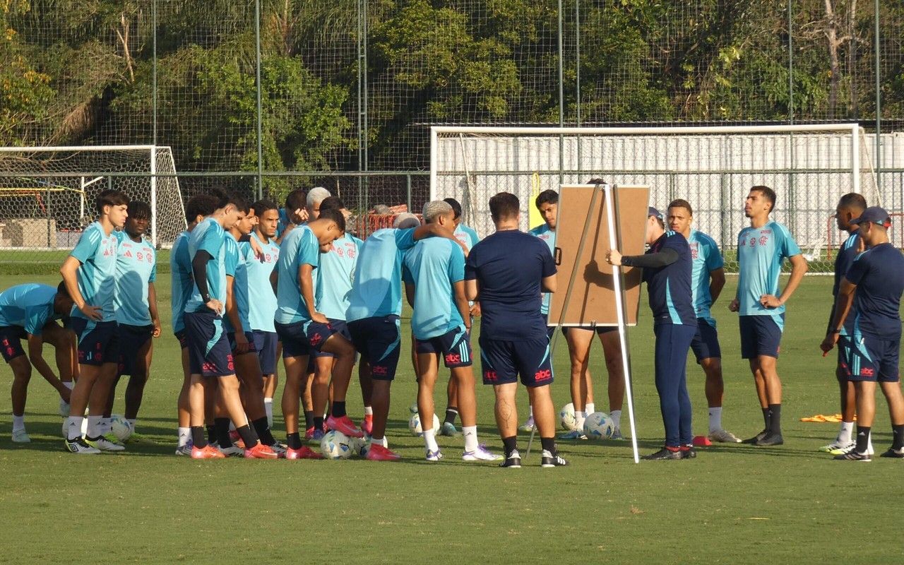 Treino Flamengo sub-20 antes da disputa do Mundial da categoria, contra o Barcelona (Foto: Lucas Bayer / Lance!)