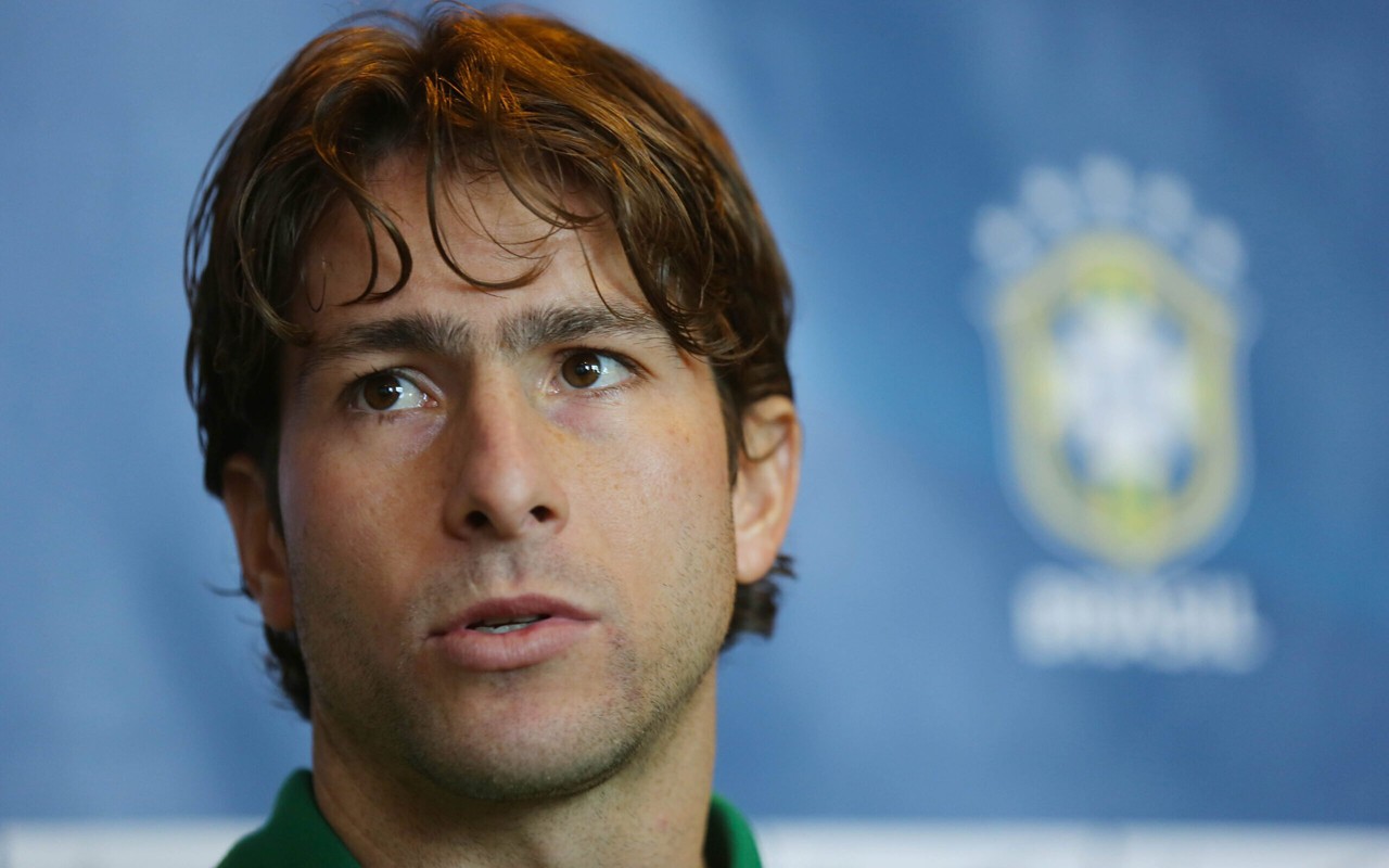 Ex-jogador de PSG e Inter de Milão, Maxwell em coletiva na Seleção Brasileira em 2013 (Foto: Mowasports)