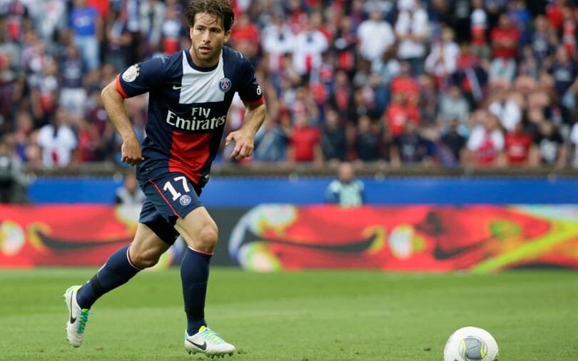 Maxwell em ação pelo PSG, em que atuou com Ancelotti entre 2012 e 2013 (Foto: Kenzo Tribouillard/AFP)