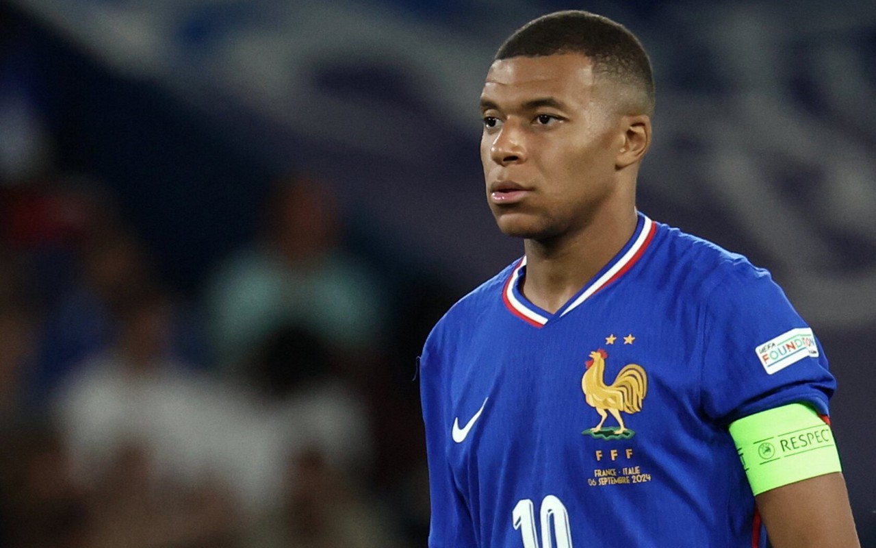 Mbappé durante compromissos da seleção da França (Foto: Franck FIFE / AFP)