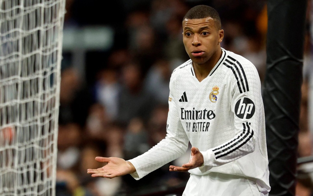 Mbappé em ação pelo Real Madrid (Foto: Pierre-Philippe MARCOU/AFP)