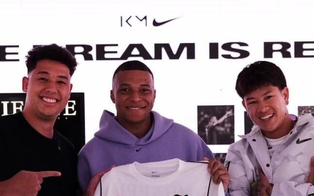 Encontro de Vitor e Caio Lo com Mbappé (Foto: Reprodução)