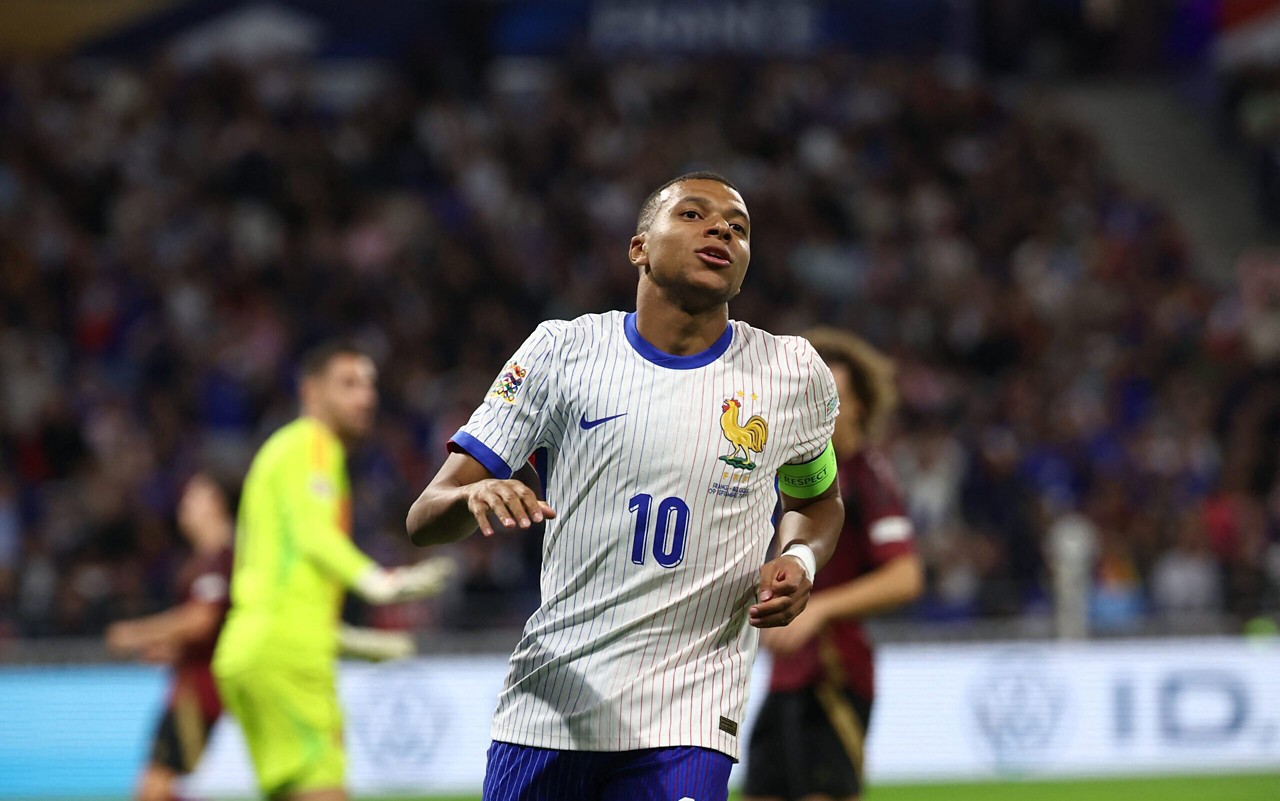 Mbappé em ação pela França (Foto: Franck FIFE / AFP)