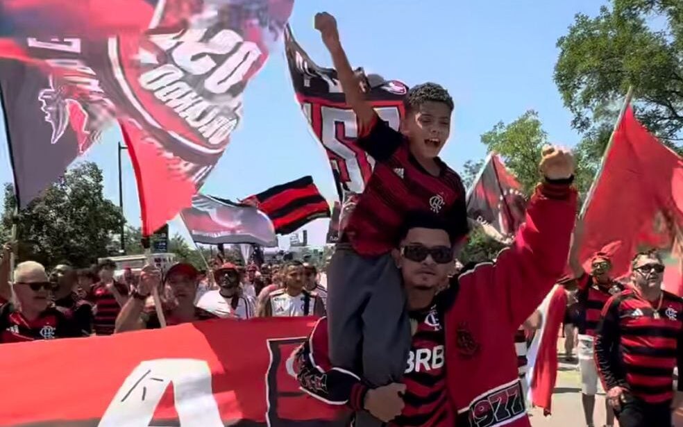 Mc Maneirinho marca presença no jogo entre Flamengo e Chelsea (Foto: Reprodução/Instagram)