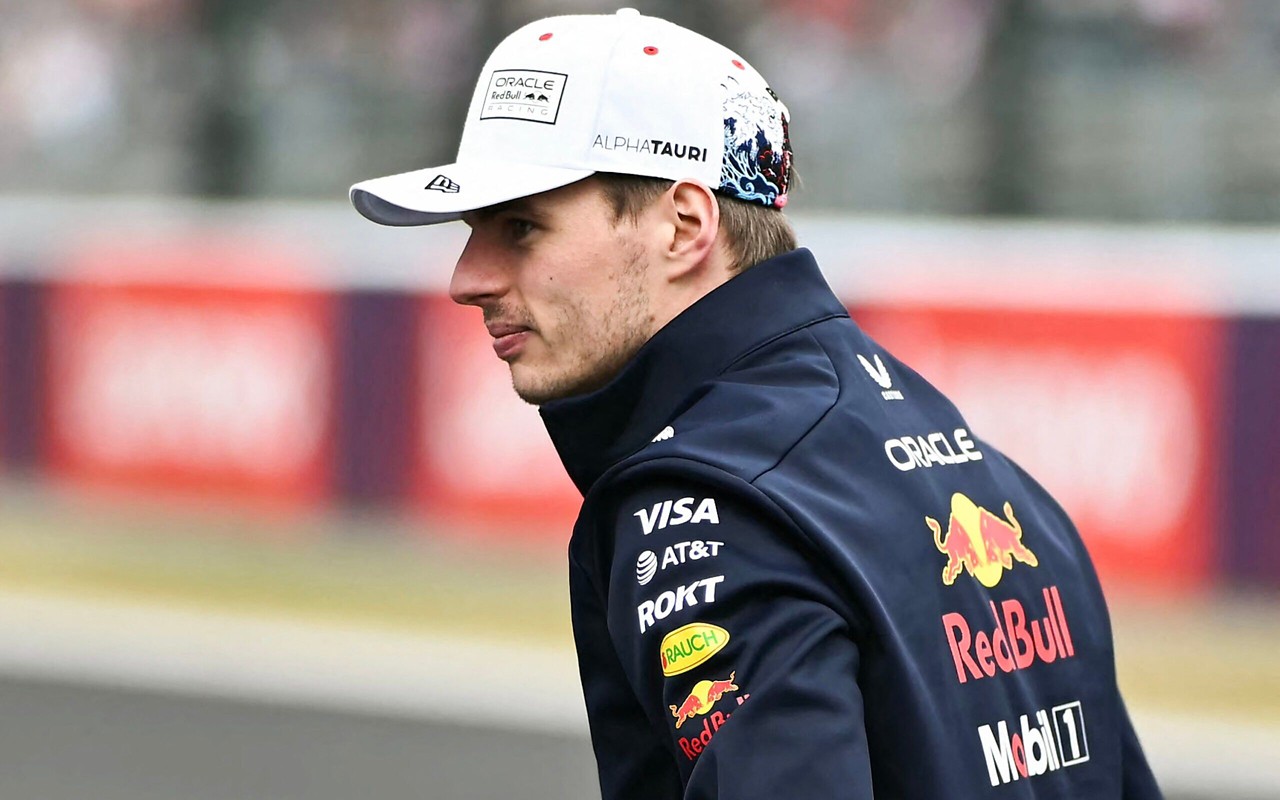 Max Verstappen durante desfile de pilotos no GP do Japão (Foto: Philip FONG / AFP)