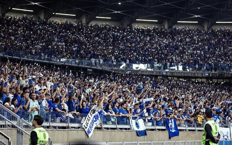 Torcida empurrou o time do Cruzeiro na vitória sobre o Palmeiras, domingo (1º), no Mineirão (Foto: Gustavo Aleixo/Cruzeiro)