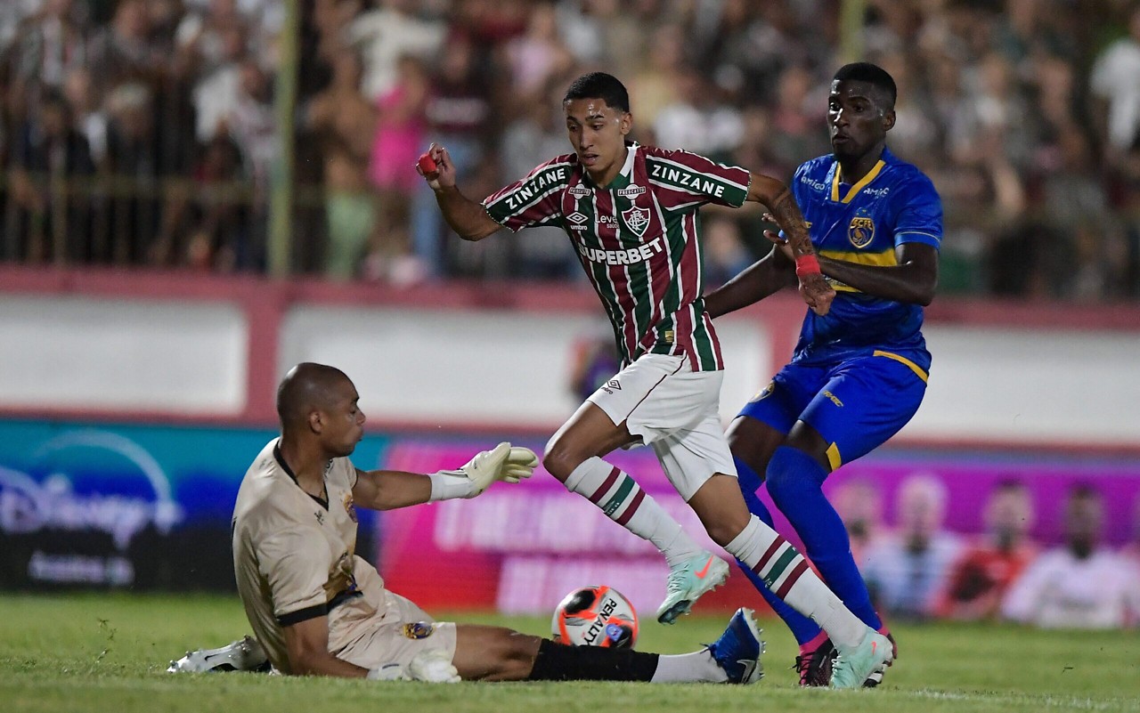 Fluminense perde meia por até dois meses (Foto: Thiago Ribeiro/AGIF)