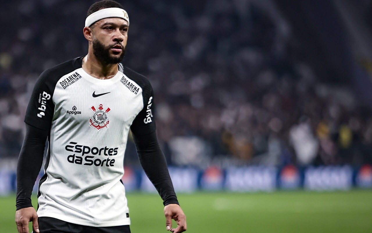Memphis será desfalque do Timão para duelo contra o Grêmio (Foto: Fabio Giannelli/AGIF)