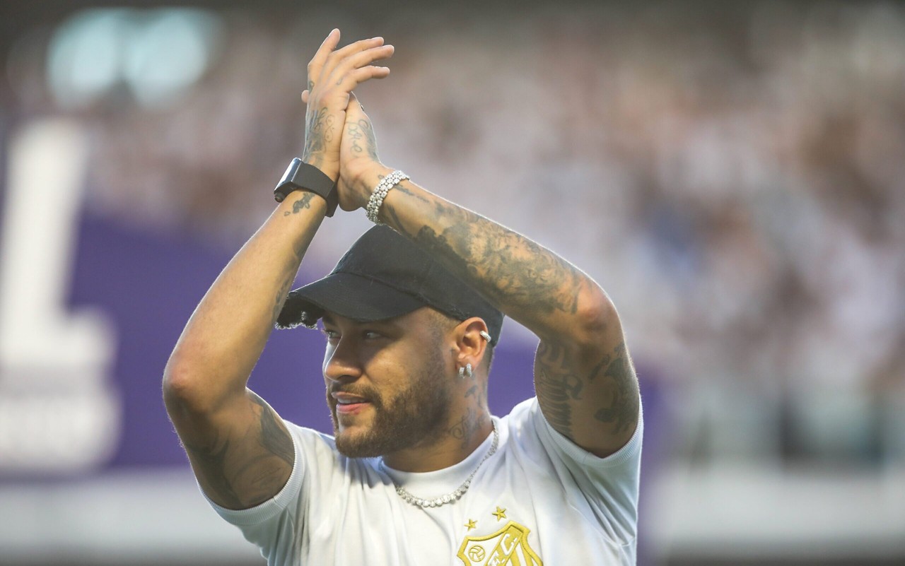 Neymar confirmou chegada ao Santos (Foto: Reinaldo Campos/AGIF)