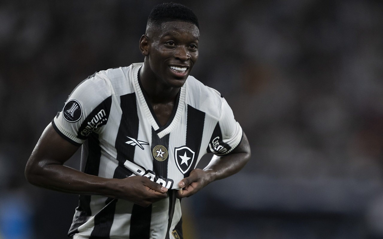Luiz Henrique anotou um gol na goleada do Botafogo por 5 a 0 sobre o Peñarol, no Nilton Santos, pelo jogo de ida da semifinal da Libertadores (Foto: Jorge Rodrigues/AGIF)