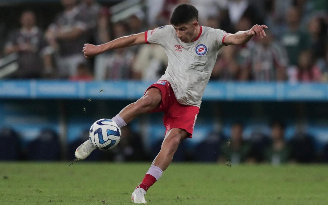 Alan Rodríguez que trocar Buenos Aires por Porto Alegre (Foto: Divulgação: AA Argentinos Juniors)