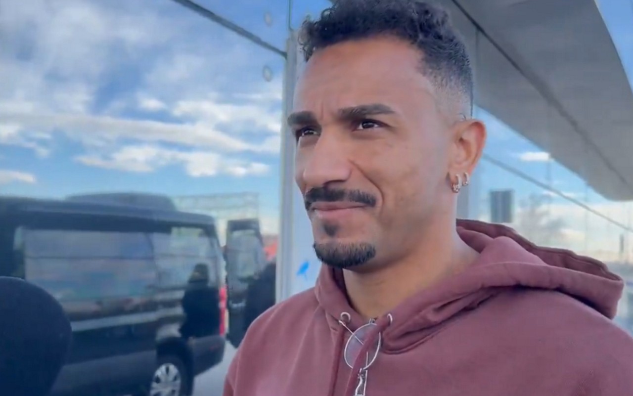 Danilo durante embarque ao Brasil (Foto: Reprodução)