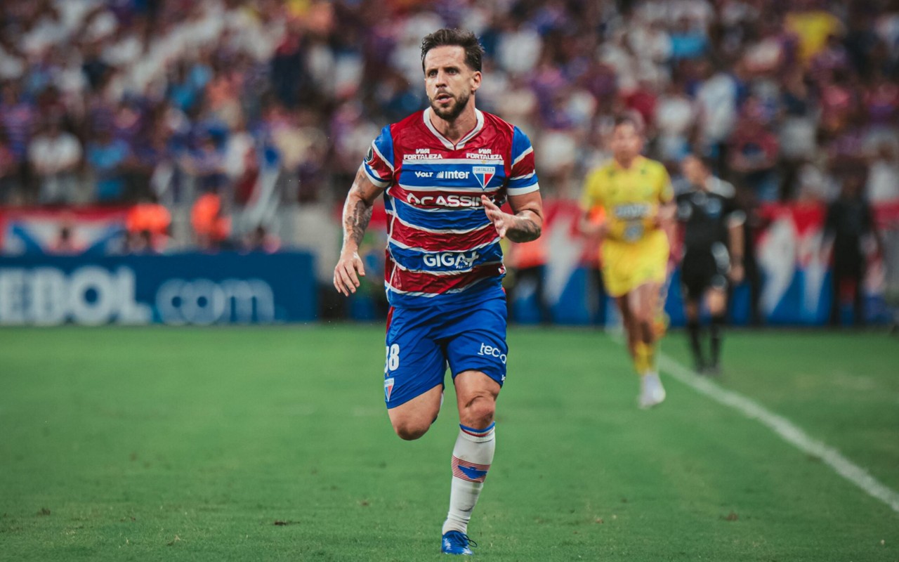 Lucas Sasha na partida entre Fortaleza e Atlético Bucaramanga, pela Copa Libertadores (Foto: Mateus Lotif/Fortaleza EC)