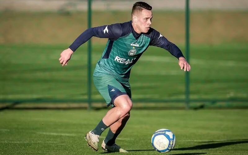 Geovane Meurer em treino no CT da Graciosa, do Coritiba. Foto: JP Pacheco/Coritiba