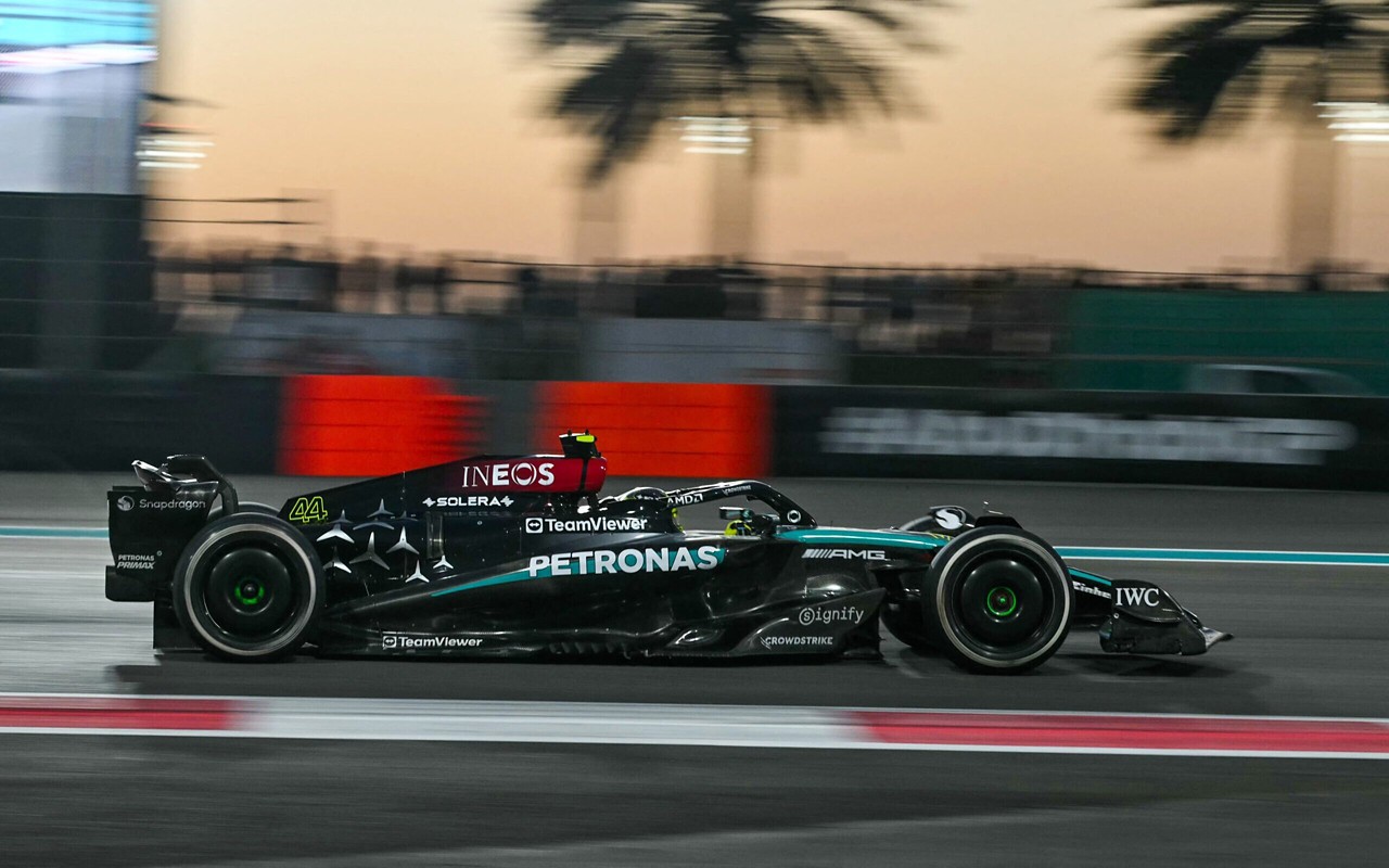 Carro da Mercedes (Foto: Andrej Isakovic / AFP)