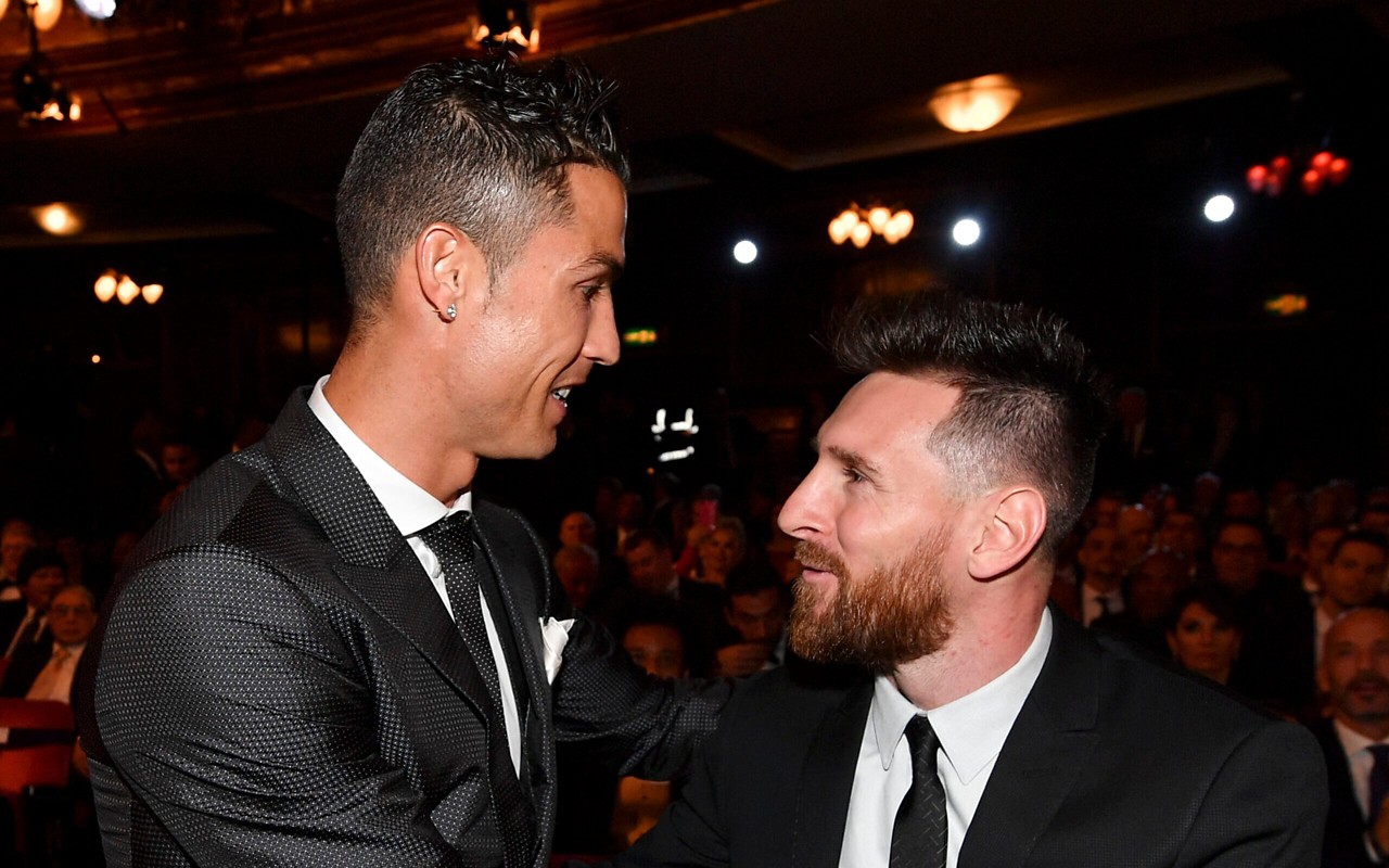 Cristiano Ronaldo e Messi juntos em premiação (Foto: Ben Stansall/AFP)