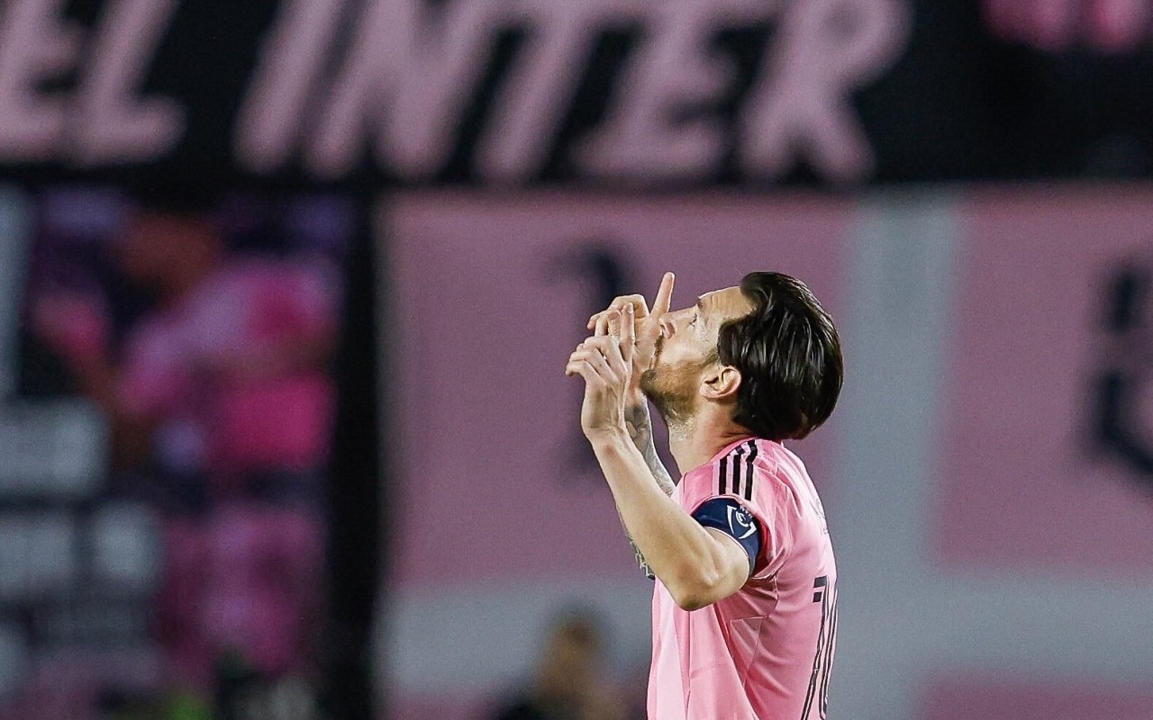 Messi em ação pelo Inter Miami (Foto: Chris Arjoon/AFP)