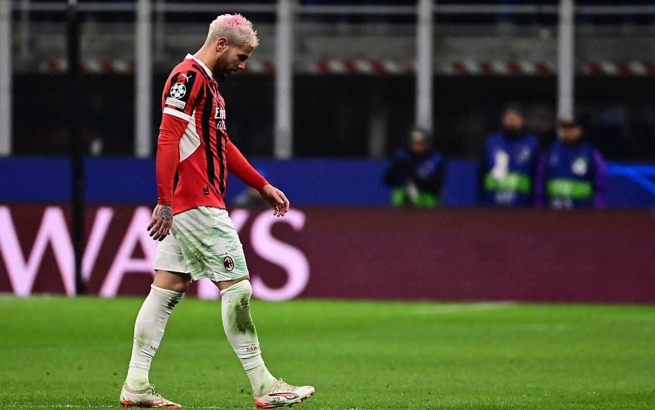 Theo Hernández na eliminação do Milan, na Champions League (Foto: Piero Cruciatti/AFP)