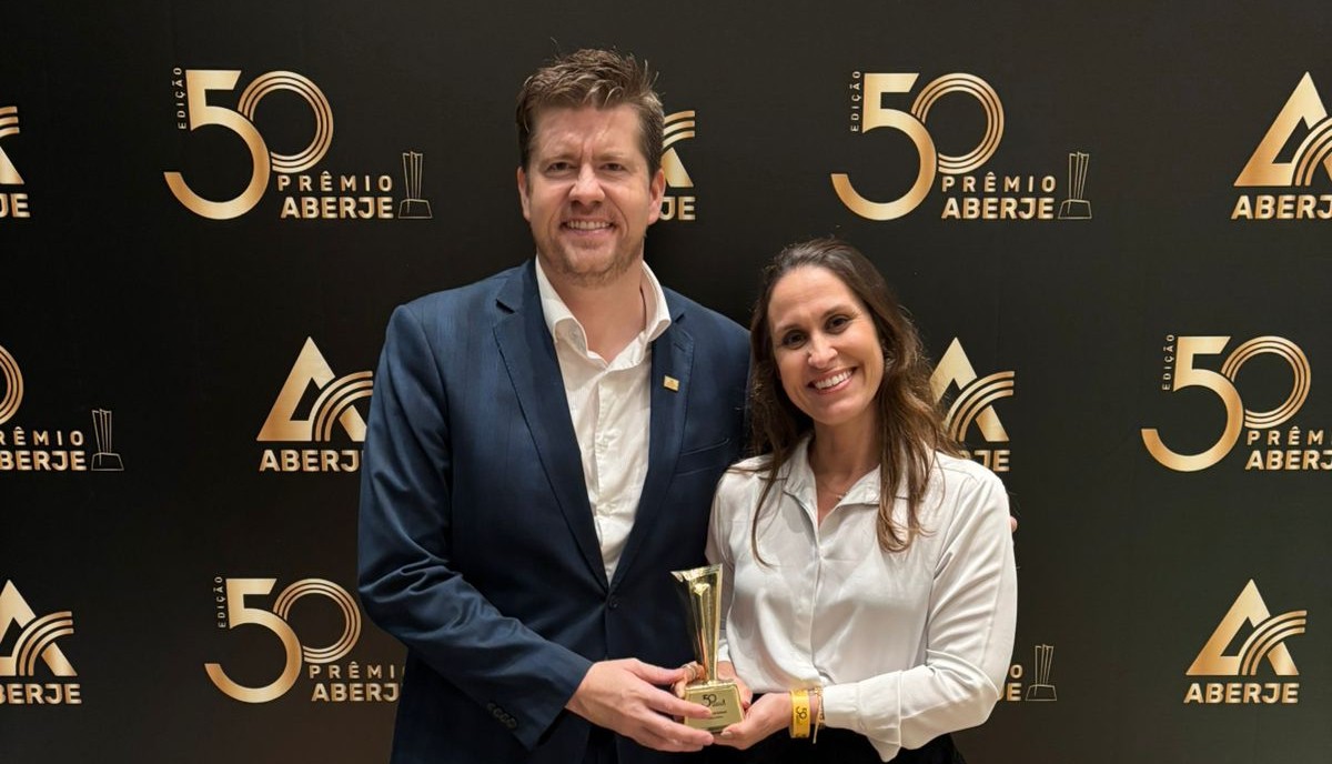 O vice-presidente de Sustentabilidade e Assuntos Corporativos da empresa, Othon de Villefort Maia; e a gerente de Comunicação da AngloGold Ashanti, Cristiane Gouvêa. 
