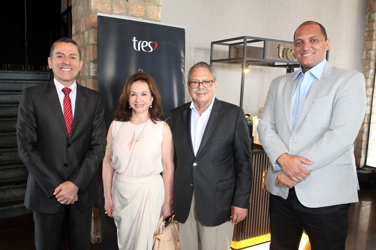 No almoço-palestra do Conexão Empresarial, em Belo Horizonte, realizado pela VB e O TEMPO: Paulo de Tarso Morais Filho, Procurador Geral de Justiça de Minas Gerais; Maria Inez Narciso; o diretor da VB, Paulo Cesar de Oliveira e o palestrante Marcelo Pereira da Silva, vice-presidente sênior da AngloGold Ashanti América Latina.