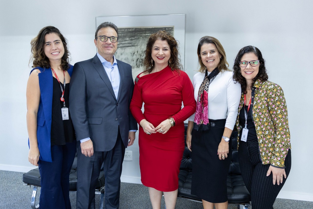 Durante almoço na sede do BDMG, em Belo Horizonte, a assessora Isabella Lacerda;  o presidente do BDMG, Gabriel Viégas Neto; a colunista do Minas S/A, Helenice Laguardia; Marcela Amorim Brant, superintendente executiva do BDMG; e a assessora Tâmara Teixeira.
