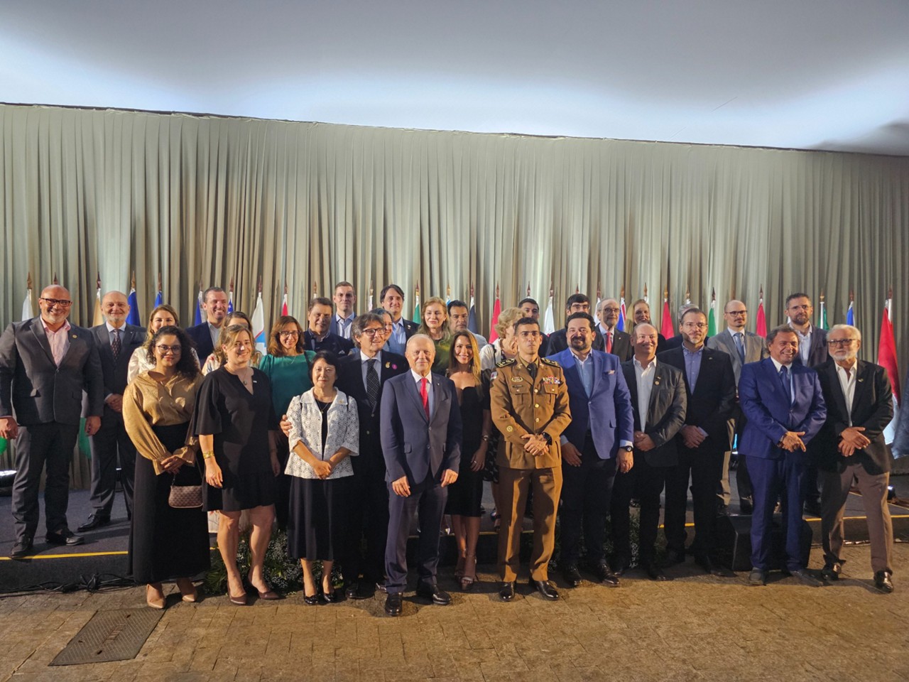 Representantes de diversos consulados com presença em Belo Horizonte e presidentes de Câmaras de Comércio estiveram na confraternização oferecida pelo Governo de Minas, no Palácio da Liberdade.