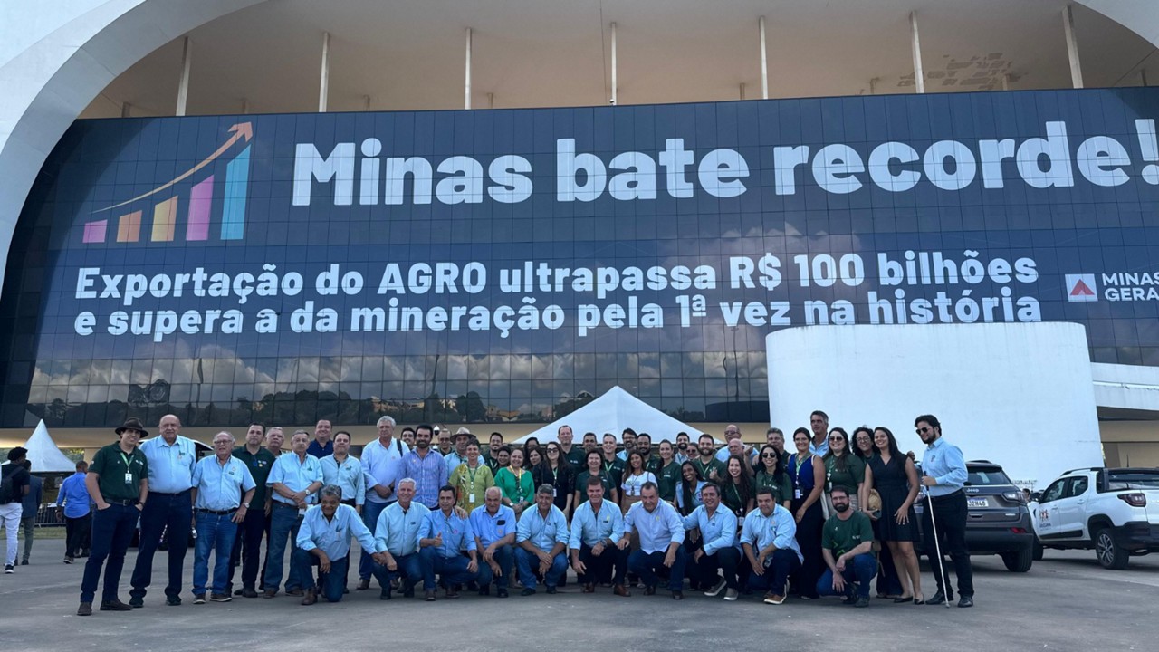 Solenidade de entrega dos equipamentos a 52 municípios mineiros na Cidade Administrativa, em Belo Horizonte, contou com a presença de diretores e gestores do Sistema Faemg Senar.