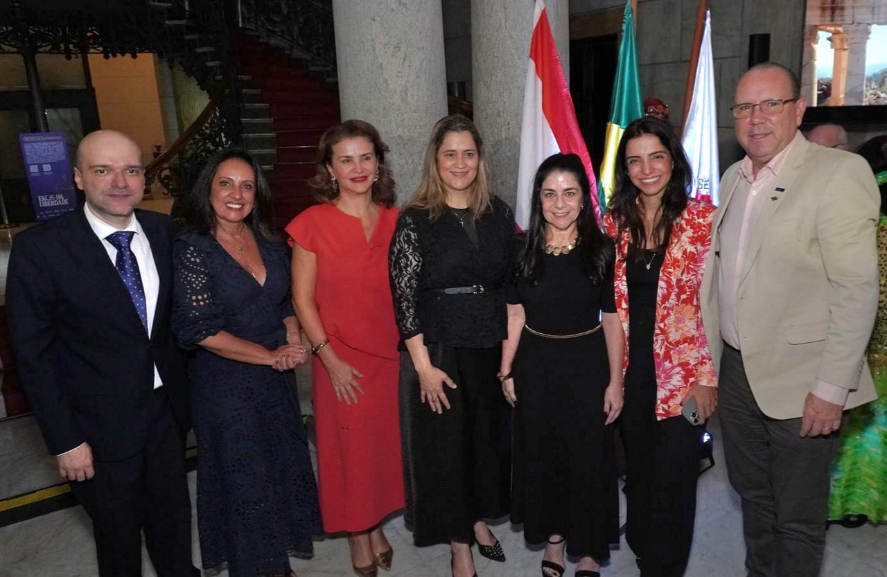 Durante evento da Fundação Libanesa no Palácio da Liberdade, Frederico Aburachid (presidente da Fuliban), Cássia Ximenes (vice-Presidente da Fecomércio MG e Presidente da CMI), Cristiana Kumaira (Diretora de comunicação da Cemig), Dinorah Carla (vice-presidente do Servas), Jacqueline Bacha (vice-presidente da Fuliban), vereadora de Belo Horizonte Marcela Tropia, Marcelo de Souza e Silva (Presidente da CDL-BH e presidente do conselho deliberativo do Sebrae Minas).