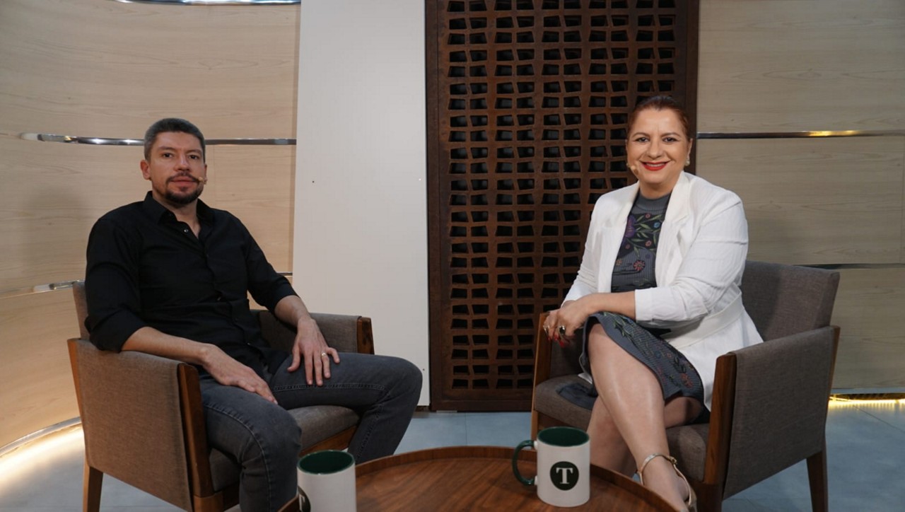 Filipe Martins, diretor do Mart Minas e Dom Atacadista; e a colunista Helenice Laguardia na gravação da temporada Minas S/A Gestão & Marca. 
