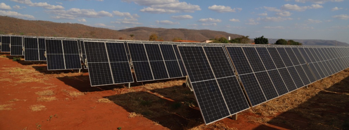  Entre países da América Latina, o Brasil é líder em energia solar, somando hoje 52,32 GW. Minas Gerais representa 22,11% dessa produção