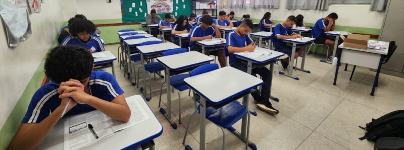 Minas aplica segunda etapa do simulado Enem 2025 para mais de 400 mil estudantes da rede estadual