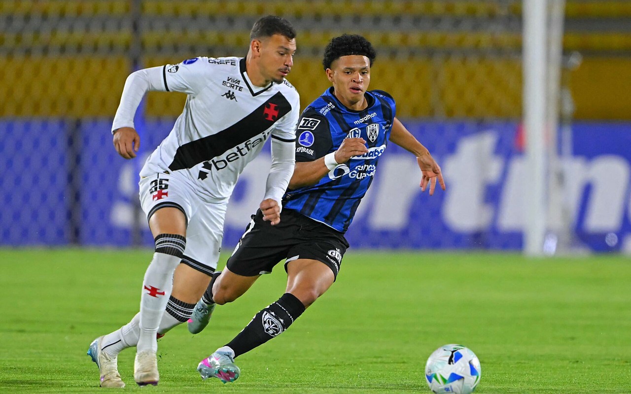 Vasco precisa de quatro gols para levar disputa para os pênaltis (Foto: Rodrigo Buendia/AFP)