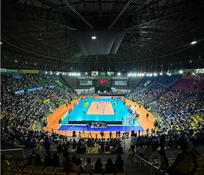 MOC Vôlei conta com o apoio da torcida no 1º jogo da semifinal da Superliga contra o Monte Carmelo