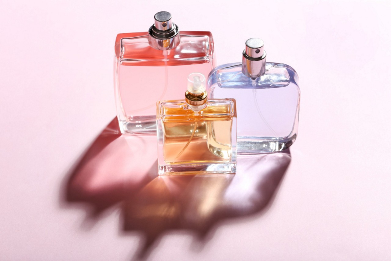 Aplicar o perfume da forma correta garante a durabilidade da fragrância 