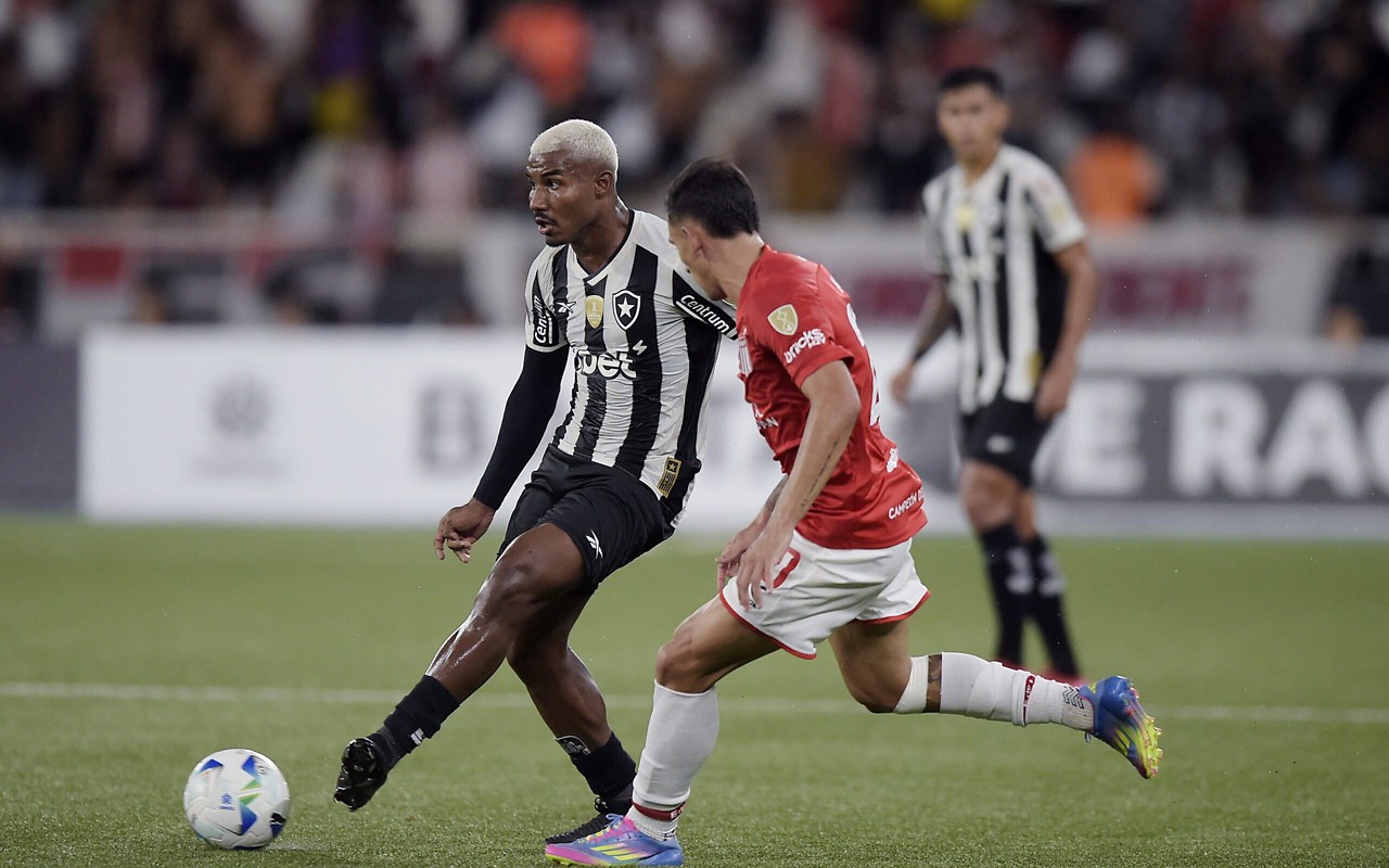 Botafogo x Estudiantes, pela Libertadores (Foto: Alexandre Loureiro/AGIF)