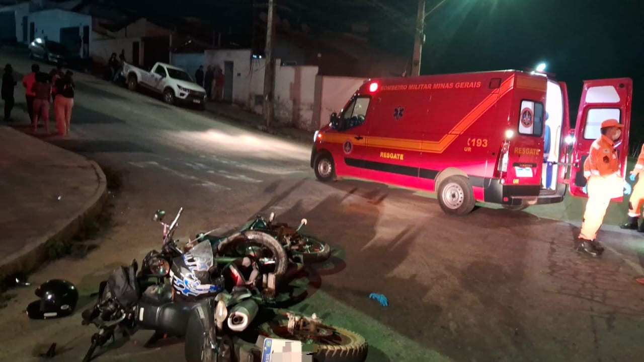 Colisão frontal entre motocicletas deixou um morto e dois feridos, em Varginha