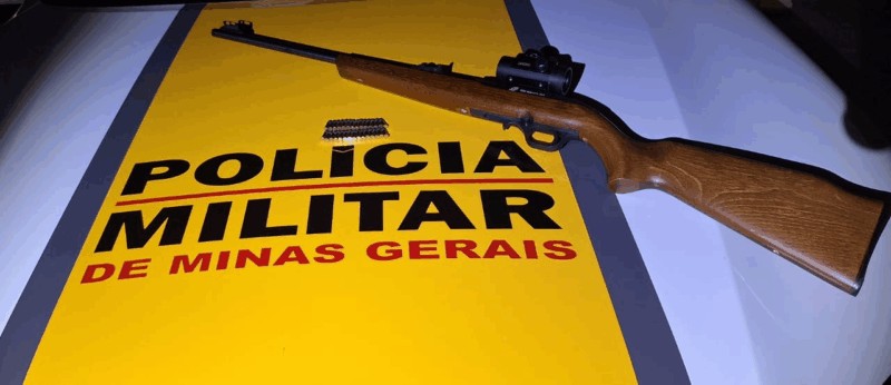Motorista com sinais de embriaguez é preso com rifle em carro onde estavam esposa e recém-nascido