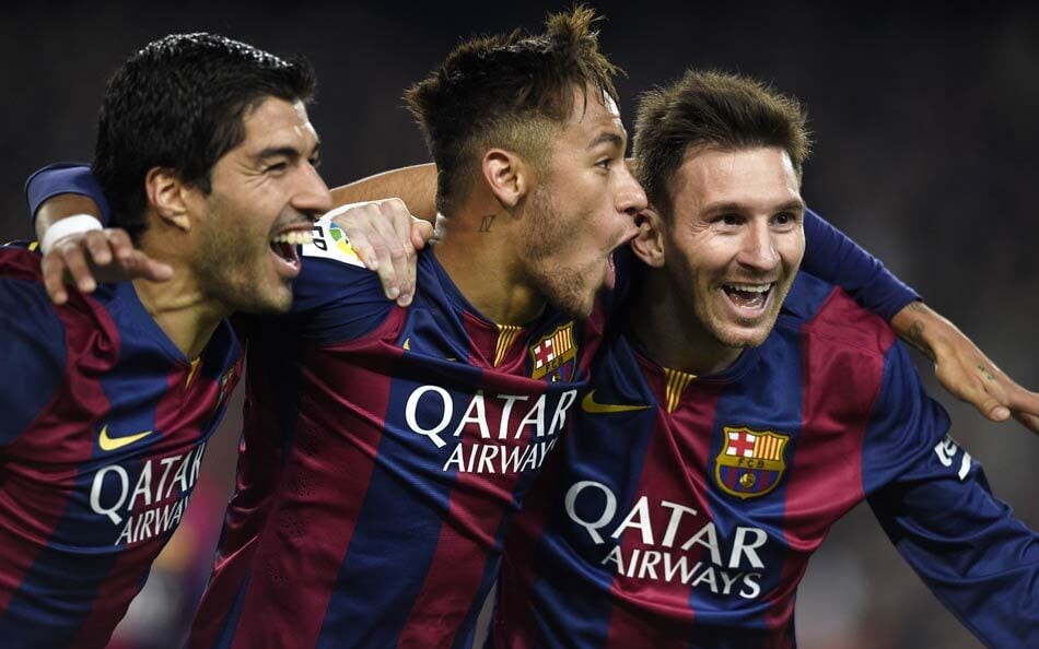 Suárez, Neymar e Messi comemoram gol do Barcelona (Foto: Lluis Gene/ AFP)