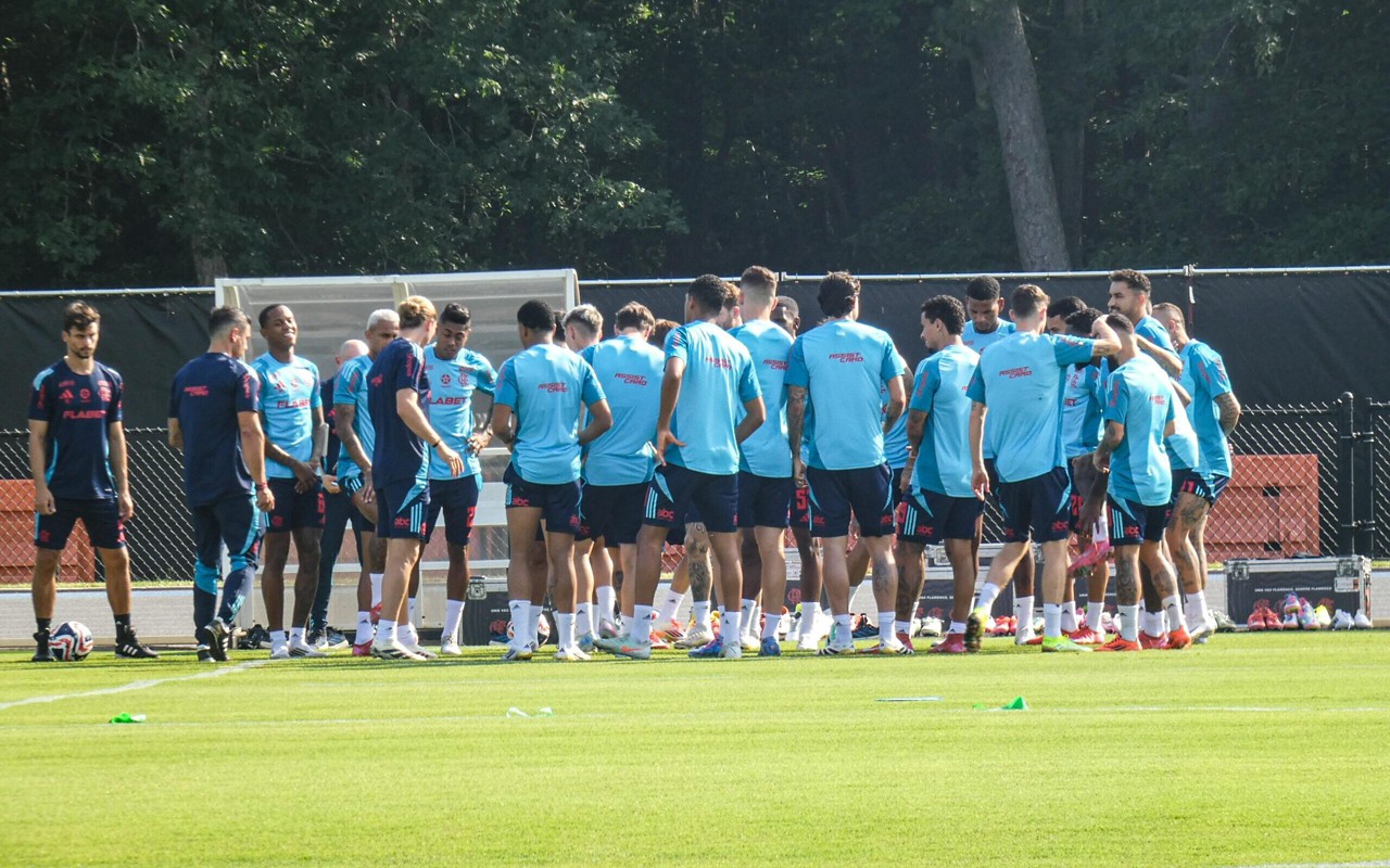 Elenco treina antes de estreia do Flamengo no Mundial de Clubes (Foto: Lucas Bayer / Lance!)
