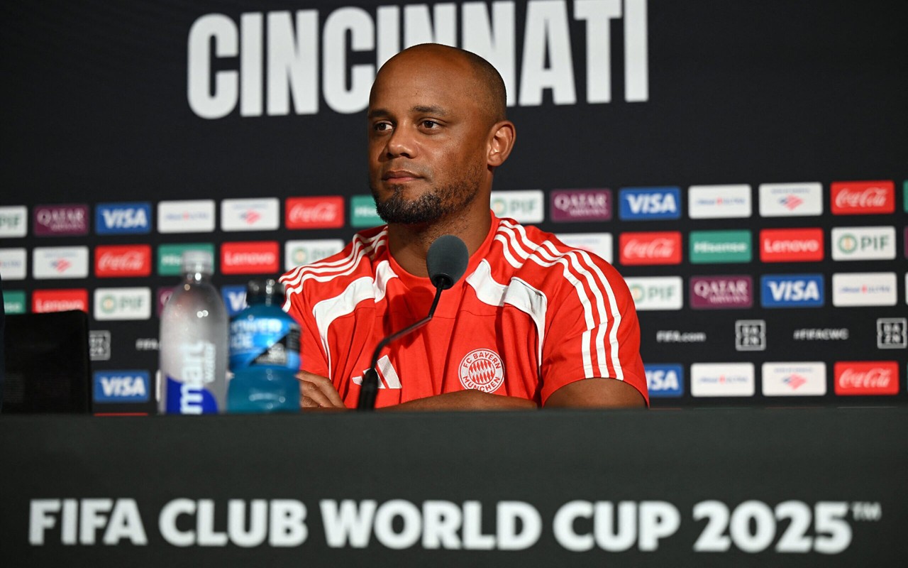 Vicent Komapny, técnic do bayern de Munique, em coletiva de imprensa do Mundial de Clubes (Foto: Federico Parra/AFP)