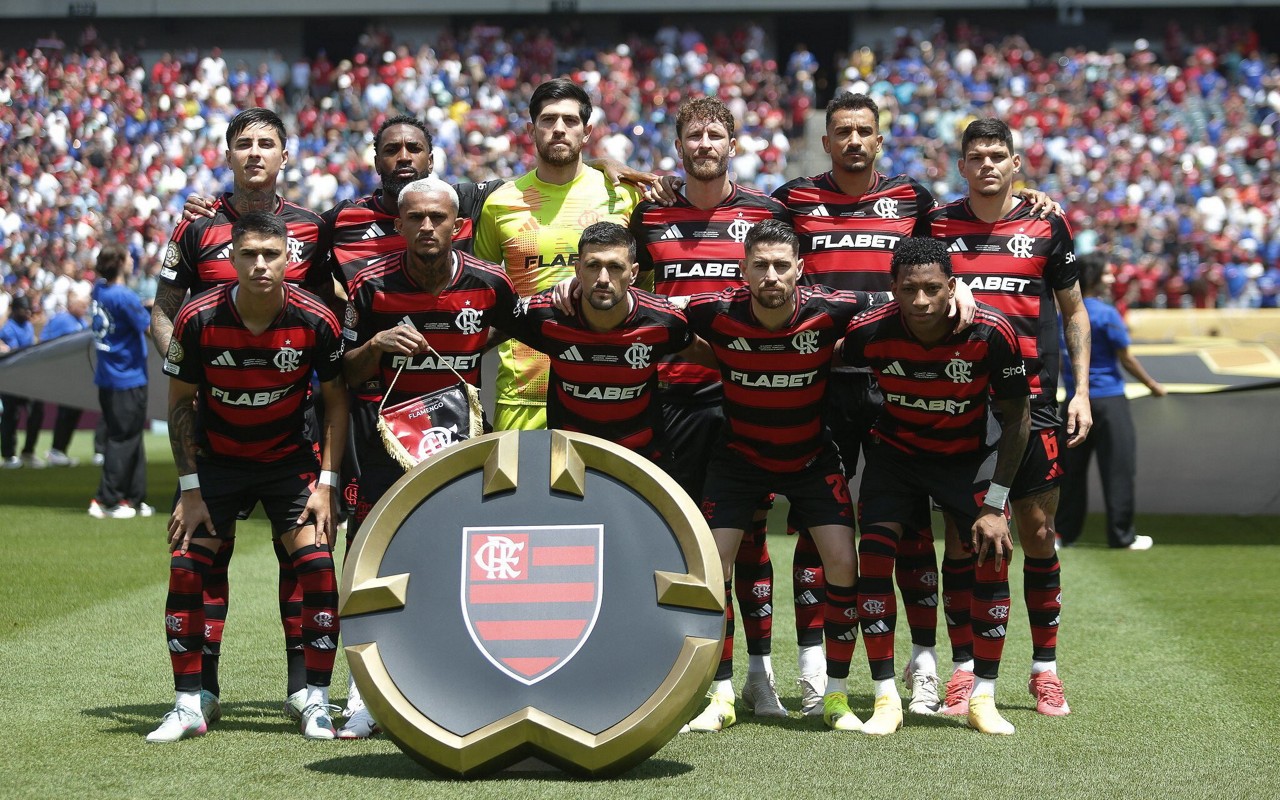 Elenco do Flamengo reunido antes do jogo contra o Chelsea (Foto: Gilvan de Souza/Flamengo)