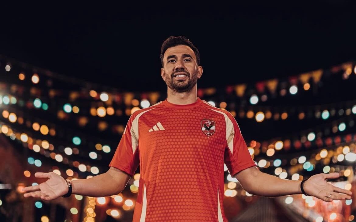 Mahmoud Trezeguet sendo apresentado pelo Al Ahly (Foto: Divulgação/Al Ahly)