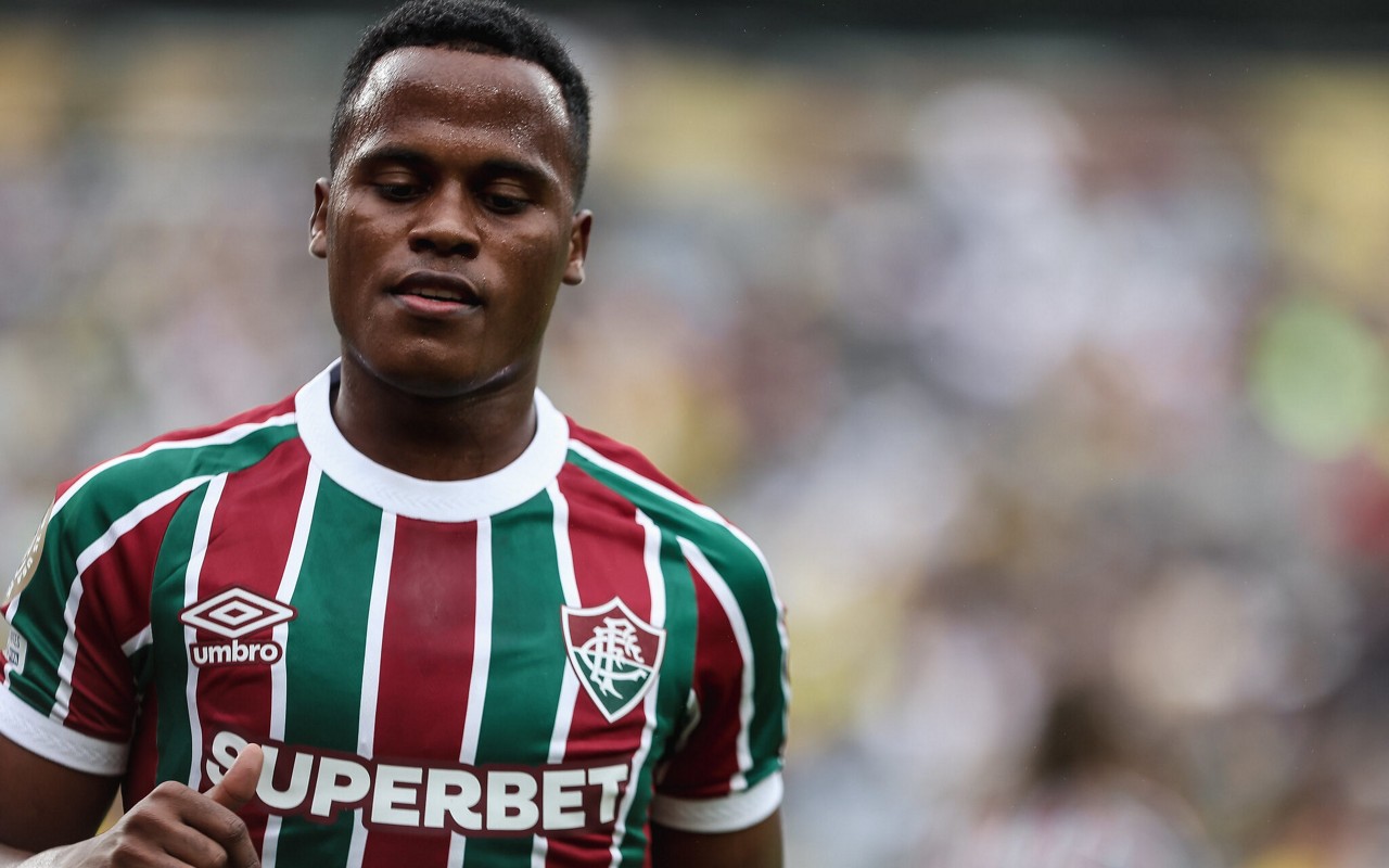 Jhon Arias em campo em Fluminense 0 x 0 Borussia Dortmund (Foto: Lucas Merçon/FFC)