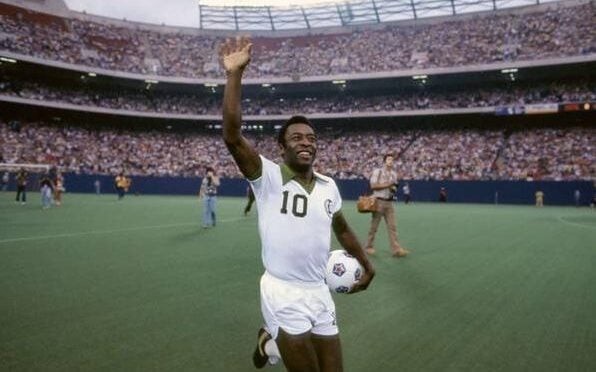 Pelé durante partida pelo Cosmos (Foto: Divulgação)