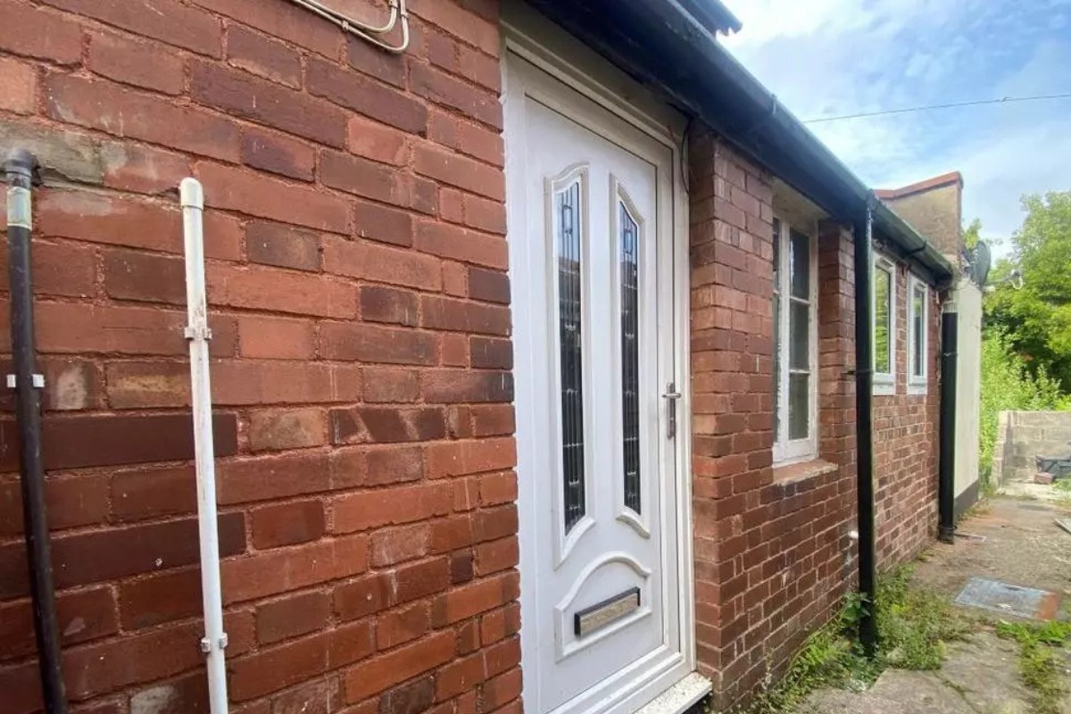 Apartamento fica localizado na Riviera Inglesa