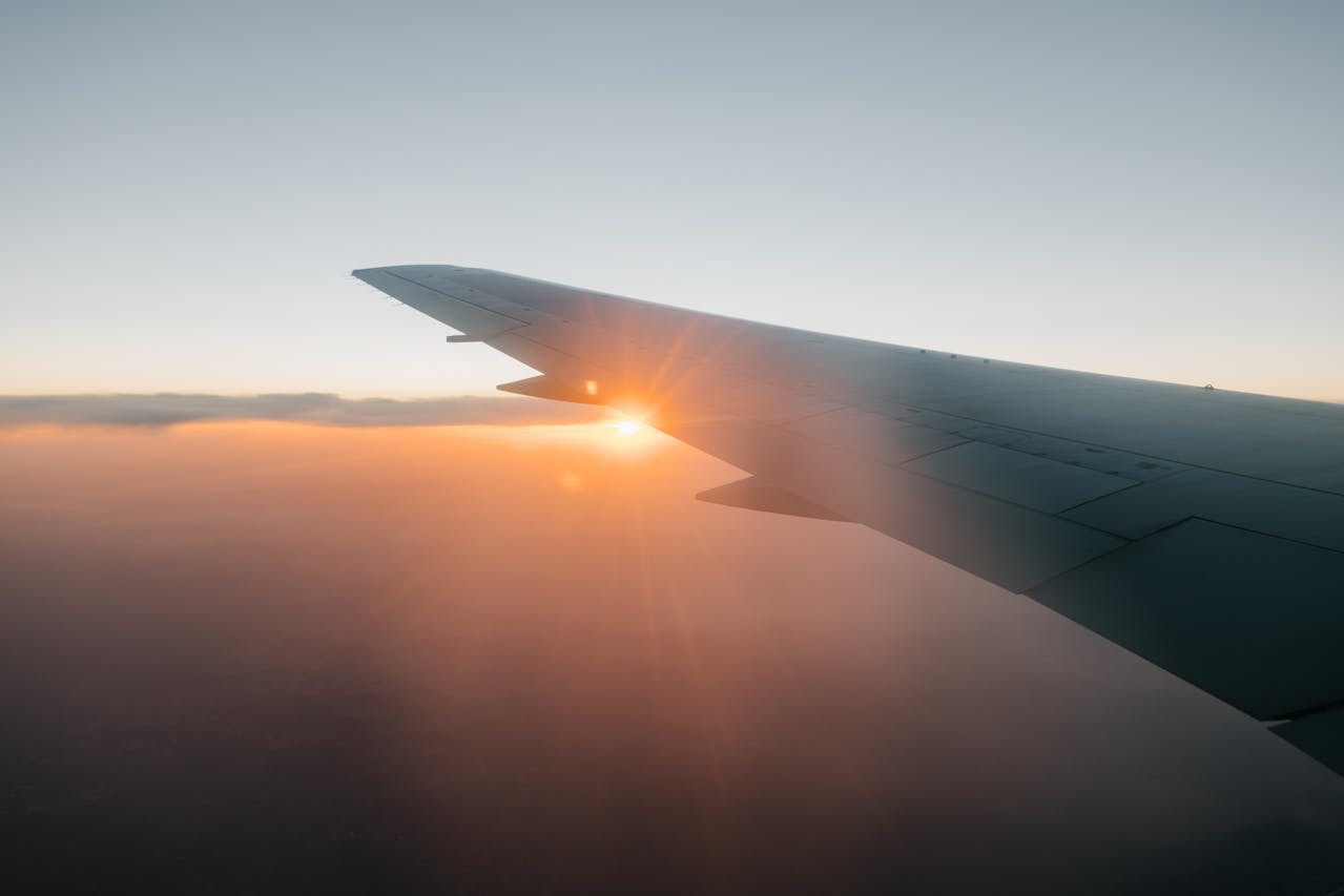  O avião havia saído da Turquia em direção a Londres, mas desviou para Bari, na Itália, em meio à confusão gerada no voo